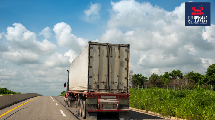 Guía para Conducir una Tractomula en las Carreteras Colombianas